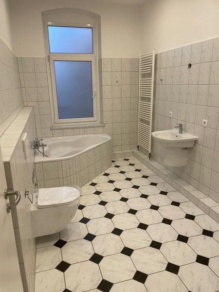 Helle 4-Zimmer-Wohnung  mit Balkon und viel Platz!